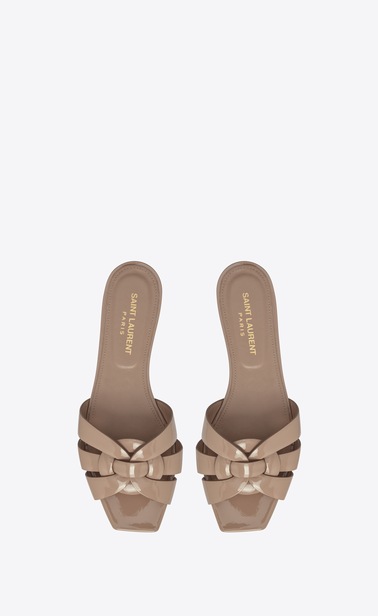 tribute sandale plate en cuir verni